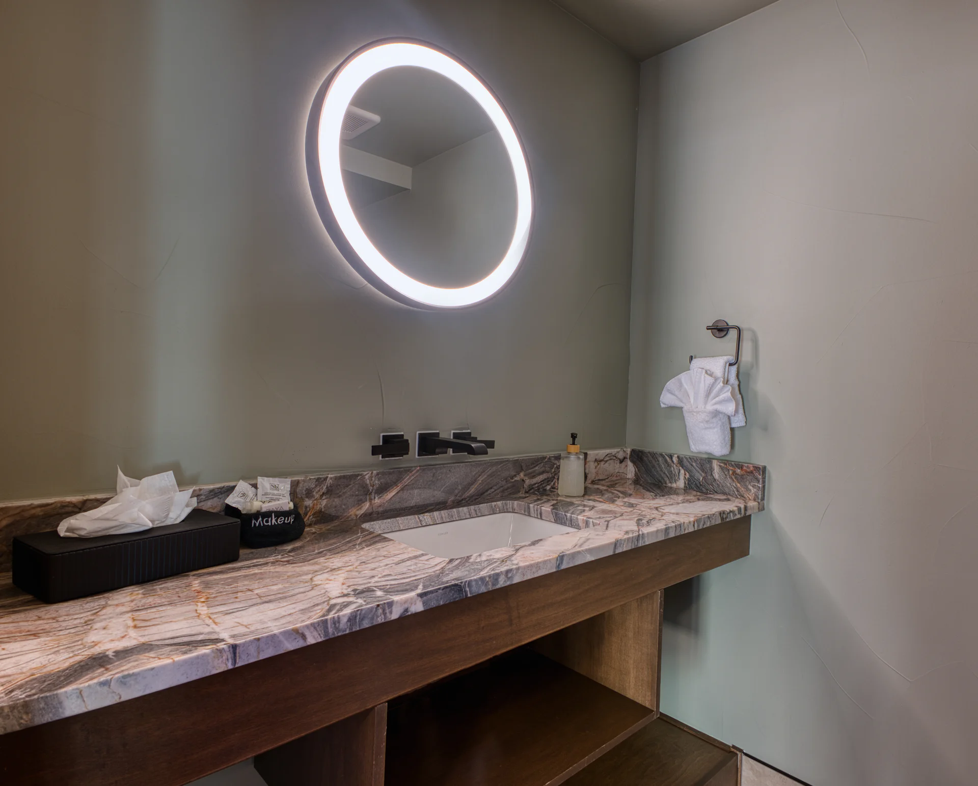 DreamView Hillside powder bathroom